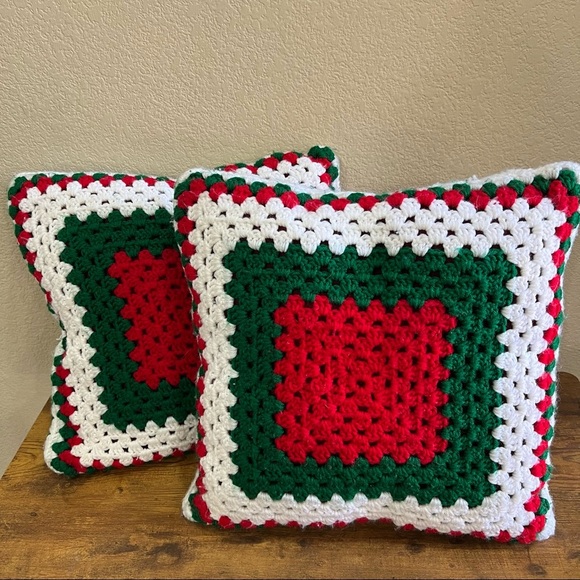 2 Crochet Throw Pillows Handmade Square Red White Green Christmas Colors 12" EUC - Picture 1 of 5